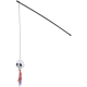 Zwarte kattenhengel met lange zwarte stok en hangend wit schedelpluche met oranje en paarse lintstaarten
