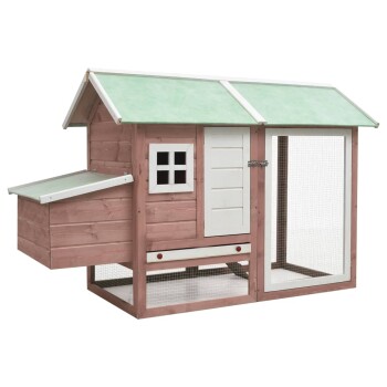 Holzhaustierhaus mit grünem Dach, weißen Akzenten, einem kleinen Fenster und einem Netzgehege, ideal für kleine Tiere.