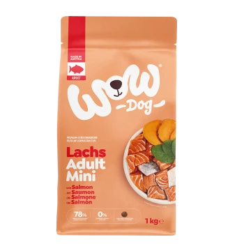 Pfirsich-orangefarbener 1‑kg-Beutel WOW Dog „Lachs Adult Mini“ Lachs-Trockenfutter, ‚Made in Austria‘-Label und Schüsselbild