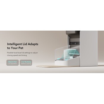 Automatischer Futterspender mit transparentem, verstellbarem Deckel; sichtbarer Text: 'Intelligent Lid Adapts to Your Pet'.
