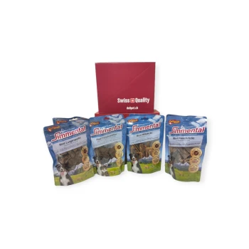 Multipack Simmental 640g Vier Tüten mit Haustierleckerlis, gekennzeichnet mit "Simmental", die Rinderlunge, Rinderstreifen und Rindersticks enthalten, mit einer roten Box, die "Schweizer Qualität" markiert.