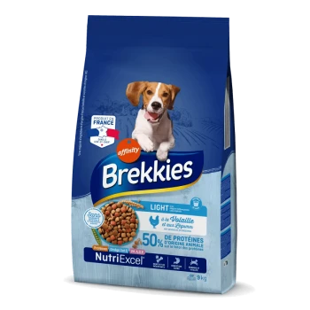 Un sac de nourriture pour chiens Brekkies avec un Beagle sur le devant, étiqueté 'Light' avec du poulet et des légumes, 50 % de protéines animales, 9 kg.