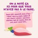 Note rose en français indiquant « On a noté ça... » à côté d'illustrations de tranches de viande, de persil et de baies énumérant les ingrédients de la nourriture pour animaux.