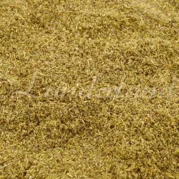 Eine Nahaufnahme von fein gemahlenem gelblichen Haustierstreu, das Sägemehl ähnelt, mit einer strukturierten Oberfläche.