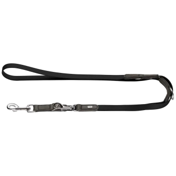 Schwarze verstellbare Hundeleine mit silbernem Wirbelkarabiner, D-Ring, grauen gepolsterten Laschen und kleinem Metall-Logoplättchen.
