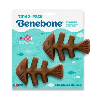 Zwei fischgrätenförmige Hundeleckerlis in einer Verpackung mit dem Etikett "Tiny 2-Pack Benebone," mit Geschmack von Jack Lachs, für Hunde unter 15 lbs.