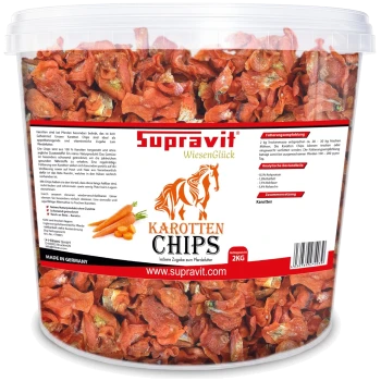 Behälter mit Supravit Karotten Chips, 2kg getrocknete Karottenchips für Pferdefutter, hergestellt in Deutschland, mit Fütterungshinweisen.