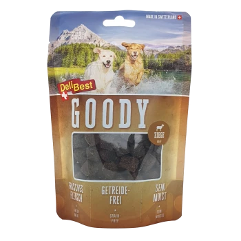 Ein "GOODY" Tierleckerlipaket mit Ziegenfleisch, beschriftet mit "Frisches Fleisch", "Getreidefrei" und "Halbfeucht", vor einer Berglandschaft.