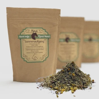 Brauner Papierbeutel mit der Aufschrift "Sonnenaufgang", der eine Kräutermischung für Pferde enthält, mit Text, der die Unterstützung für Leber, Galle und Entgiftung hervorhebt.