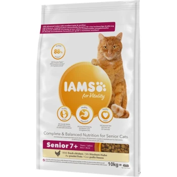 Sac de nourriture pour chats IAMS pour seniors, présentant un chat tigré orange, étiqueté "Complete & Balanced Nutrition" avec "Senior 7+" et 88% de protéines.