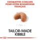 Image d'un morceau de croquette conçu pour les bouledogues français, avec le texte 'CROQUETTES CONÇUES POUR VOTRE BOULDOGUE FRANÇAIS' et 'TAILOR-MADE KIBBLE.'