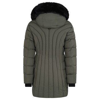 Rückansicht einer grünen Daunenjacke mit einem mit Fell gefütterten Kapuzen, mit gesteppten Details und schwarzen Bündchen.