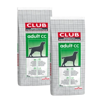 Zwei Säcke Hundefutter mit der Aufschrift "CLUB SPECIAL PERFORMANCE adult cc," jeder wiegt 15 kg, mit einer Silhouette eines Hundes und Nährwertinformationen.