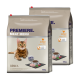 Zwei Säcke Katzenfutter mit der Aufschrift "Premiere. Meat Menu" mit einem Gewicht von 10 kg, mit einer Katze neben einer Schüssel mit Trockenfutter und frischem Fleisch.