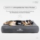 Ein entspannter Hund liegt auf einem grauen orthopädischen Haustierbett, mit Text, der die viskoelastische Schaumfüllung für Komfort und Unterstützung hervorhebt.