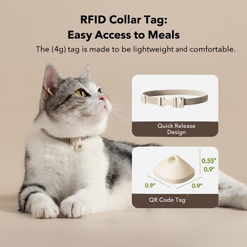 Grau-weiße Katze trägt einen RFID-Halsbandanhänger; Text: 'RFID-Halsbandanhänger: Einfacher Zugang zu Mahlzeiten', 'Der (4 g) Anhänger ist leicht', 'Schnellverschluss-Design', 'QR-Code-Anhänger'.