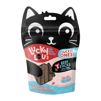 Schwarze katzenmotivierte Verpackung für "Lucky Lou's Beef Sticks" mit "DER ECHTE GESCHMACK!" und "GLÜCKLICHE!" und Zutaten: Huhn und Rind.