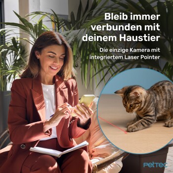 Frau im rostfarbenen Anzug benutzt Smartphone mit Einblendung einer Katze, die mit einem Laserpointer spielt; Text auf Deutsch über Haustierkamera von Pettec.