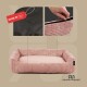 Ein plüschiges Haustierbett in sanftem Rosa mit gerippter Textur, mit einem abnehmbaren Bezug und einem rutschfesten schwarzen Boden. Enthält ein "Made in EU"-Etikett.