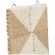 Griffoir carré pour chat en corde de sisal beige et blanche avec crochets métalliques pour fixation murale.