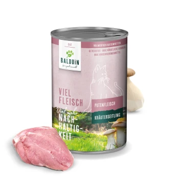 Dose Katzenfutter mit der Aufschrift "Baldwin" und dem Text "Viel Fleisch" und "Putenfleisch", mit einem Stück rohem Putenfleisch und Champignons.