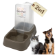 GarPet 2in1 brauner Futter- und Wasserspender mit klarem Vorratsbehälter, Anhänger '2in1', gezeigt mit Katze und Hund.
