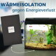 Aquarium mit Fischen und Pflanzen neben einer schwarzen GarPet-Isoliermatte; deutscher Text 'WÄRMEISOLATION gegen Energieverlust'.