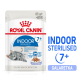 Torebka karmy dla kotów Royal Canin Indoor Sterilised dla kotów powyżej 7 roku życia, z szarym kotem i tekstem podkreślającym '85 g', '7+ lat' i 'Galaretka.'