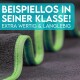 Nahaufnahme eines dunkelgrauen Haustierhandtuchs mit grünem Rand, mit dem Text: "BEISPIELLOS IN SEINER KLASSE! EXTRA WERTIG & LANGLEBIG."