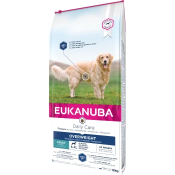 Eukanuba Daily Care Hundefutterbeutel für übergewichtige Hunde, mit einem Golden Retriever, mit Texten, die "50% weniger Fett" und "Erwachsene" für alle Rassen hervorheben.