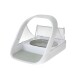 Distributeur de nourriture pour animaux moderne blanc avec un couvercle transparent et un bol en céramique à l'intérieur, conçu pour un accès facile et un repas.
