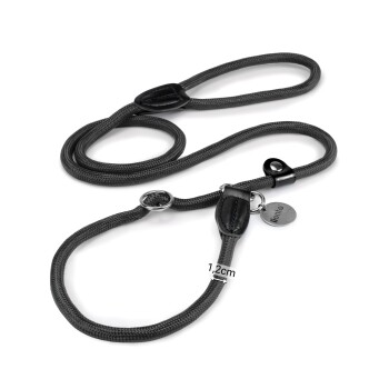 Schwarze geflochtene Hundeleine mit einem Durchmesser von 1,2 cm, mit einem stabilen Griff und glatter Textur.