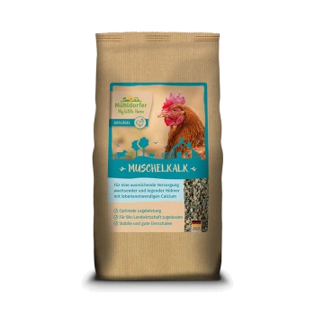 Bruine papieren zak van het 'Muschelkalk' kipcalcium supplement, met een afbeelding van een hen en tekst in het Duits over optimale eiproductie.