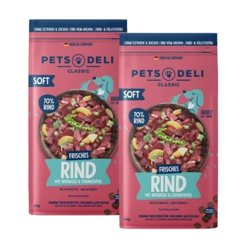 Twee verpakkingen van 6 kg Pets Deli Classic Soft hondenvoer, met vers rundvlees met broccoli en granaatappel, gelabeld '70% Rind.'