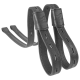 Zwei schwarze Leder-Haustierhalsbänder mit verstellbaren Riemen, mit einem Logo-Patch, vor einem weißen Hintergrund präsentiert.
