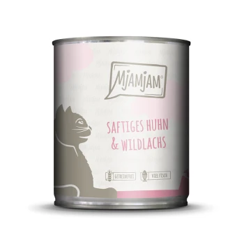 Eine Dose Mjamjam Katzenfutter mit einem pinken und grauen Design, beschriftet mit "Saftiges Huhn & Wildlachs", mit einer Katzensilhouette und "Getreidefrei."