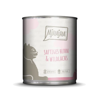 Eine Dose Mjamjam Katzenfutter mit einem pinken und grauen Design, beschriftet mit "Saftiges Huhn & Wildlachs", mit einer Katzensilhouette und "Getreidefrei."