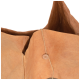 Sac de transport pour animaux en cuir beige avec fermeture par bouton et cordon, doux et pliable, montré ouvert vu de dessus.