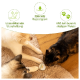 Ein Hund und eine Katze schnüffeln an einem kleinen Behälter auf einem Teppich. Text oben sagt: "Unterstützt die Wundheilung," "Befeuchtet," "Hilft rauen & rissigen Pfoten."