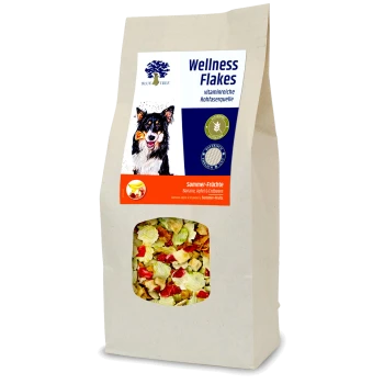 Un sac de flocons de bien-être Blue Tree pour animaux de compagnie, étiqueté "Sommer-Früchte" avec banane, pomme et fraise. Sans gluten.