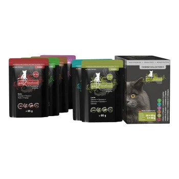 Nassfutter Katze Purrrr Collection II Adult Multipack 12x85 g Eine Vielzahl von Katzenfutterbeuteln in verschiedenen Geschmacksrichtungen, darunter Huhn und Lachs, neben einer Box mit der Aufschrift "PURRR COLLECTION II."