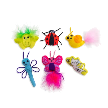 Bunte Plüschhaustier-Spielzeuge in Formen wie ein Frosch, Marienkäfer, Schnecke und Schmetterling, die lebendige Farben und verspielte Designs zeigen.