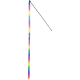 Ein farbenfrohes Regenbogenband, das an einem schwarzen Stock befestigt ist, entworfen für interaktives Spielen mit Haustieren.