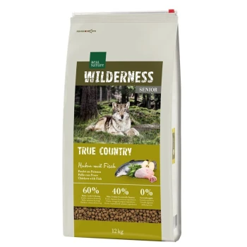 12 kg Sack "Real Nature Wilderness Senior" Hundefutter mit einem Wolf im Wald. Etikett: "True Country," 60% Fleisch, 40% Früchte/Gemüse, 0% Getreide.