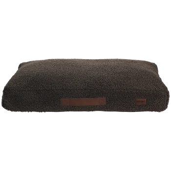 Dunkelbraunes Sherpa‑Rechteckkissen für Haustiere mit Ledergriff und kleinem Lederetikett mit der Aufschrift 'more'.