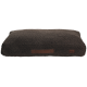 Dunkelbraunes Sherpa‑Rechteckkissen für Haustiere mit Ledergriff und kleinem Lederetikett mit der Aufschrift 'more'.