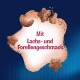 Tierleckerlis mit Lachs- und Forellengeschmack, in Stern- und Halbmondformen, auf einem blauen Hintergrund mit dem Text "Mit Lachs- und Forellengeschmack."