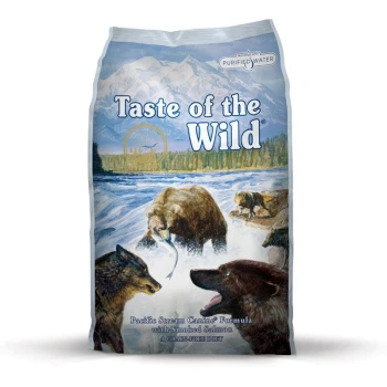 Tüte mit "Taste of the Wild" Hundefutter mit einem malerischen Wildnisdesign, beschriftet mit "Pacific Stream Canine Formula with Smoked Salmon."