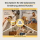 Ein Tierarzt hält einen kleinen Hund neben einer gelben Dose "Milo & Mia Daily Bites" für die Verdauungsgesundheit, beschriftet mit "Magen & Darm."