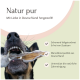 Nahaufnahme eines Hundes, der ein Kauobjekt hält, mit "Natur pur" Überlagerung, die luftgetrocknete, zusatzfreie und zahnreinigende Vorteile hervorhebt.